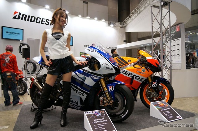 東京モーターサイクルショー2013に登場するコンパニオン
