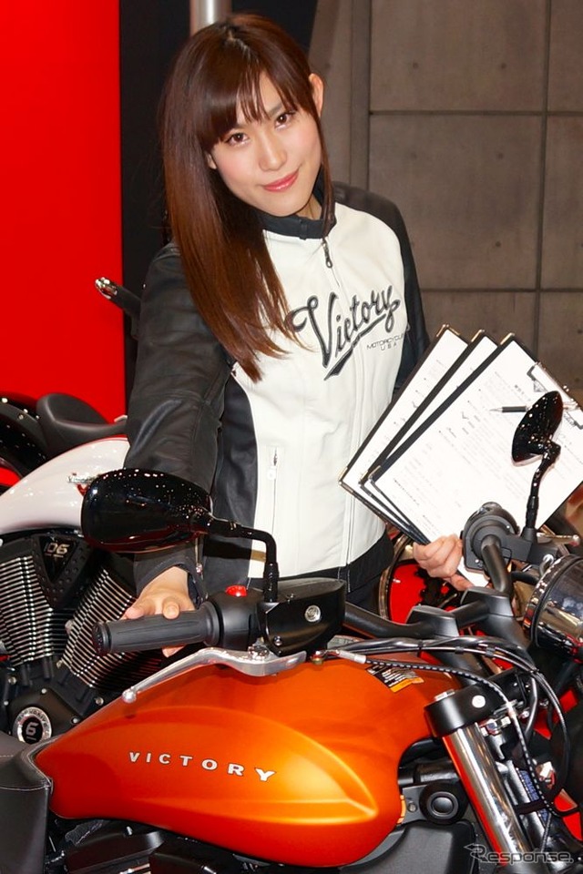 東京モーターサイクルショー2013に登場するコンパニオン