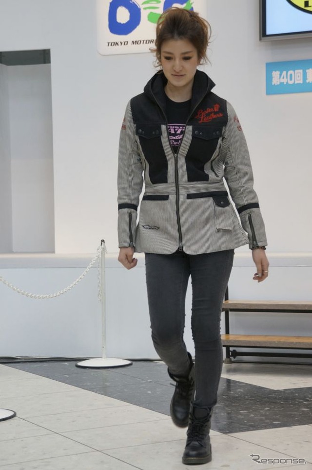 【東京モーターサイクルショー13】女性向けのファッションショーを開催