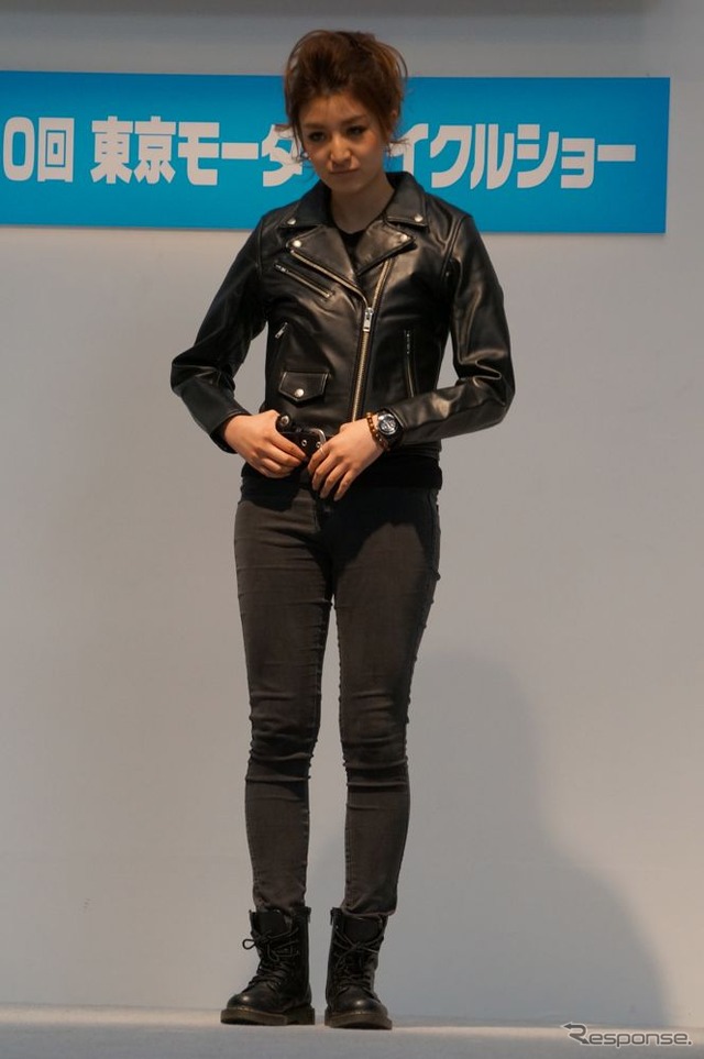【東京モーターサイクルショー13】女性向けのファッションショーを開催