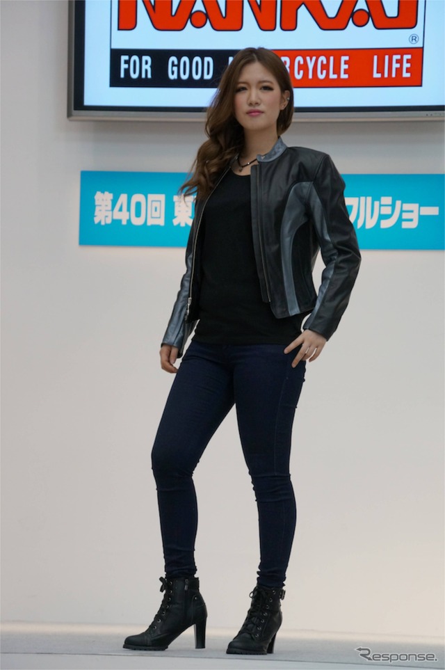 【東京モーターサイクルショー13】女性向けのファッションショーを開催