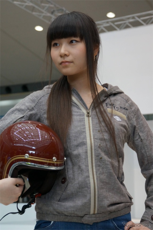 【東京モーターサイクルショー13】女性向けのファッションショーを開催