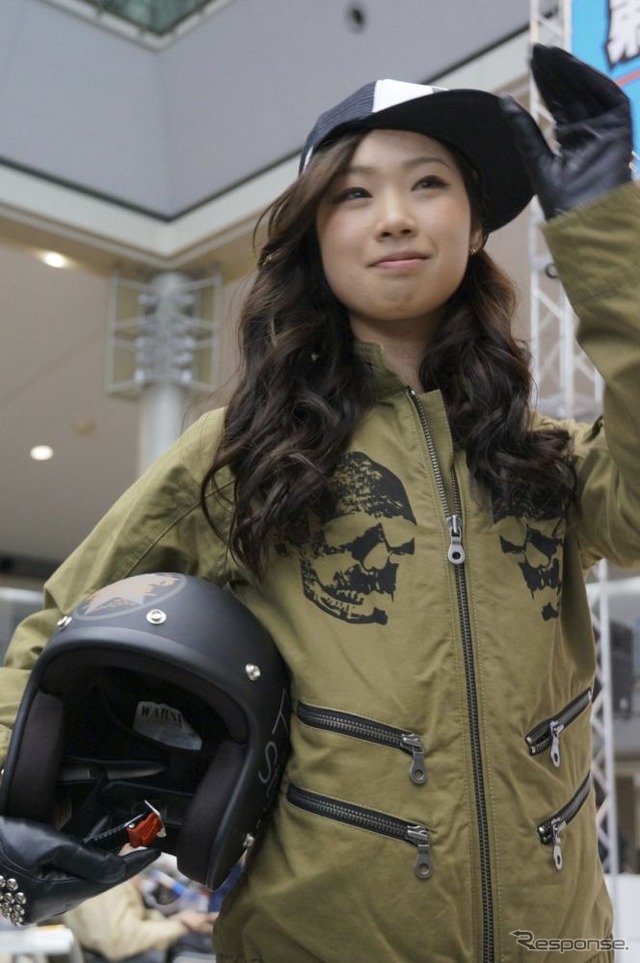 【東京モーターサイクルショー13】女性向けのファッションショーを開催