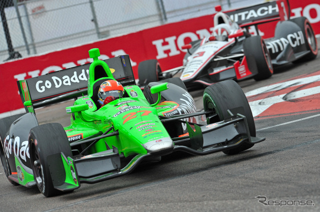 優勝のヒンチクリフ(手前)と、2位になったカストロネベス。写真:Indycar