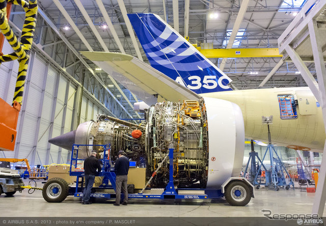 A350 XWBへのトレントXWBエンジン取り付け作業