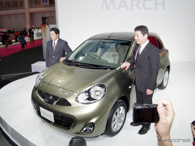 タイランド日産自動車の木村隆之氏社長(右)
