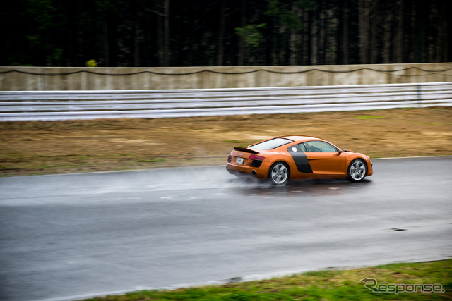 アウディ・R8 クーペ 4.2 FSI quattro