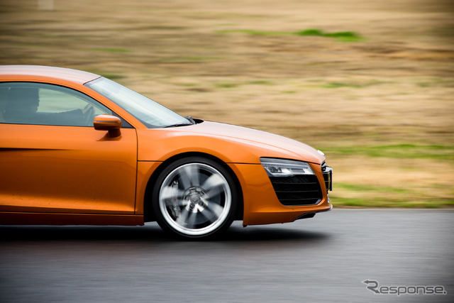 アウディ・R8 クーペ 4.2 FSI quattro