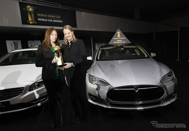 2013ワールドグリーンカーオブザイヤーに輝いたテスラ モデルS（ニューヨークモーターショー13）