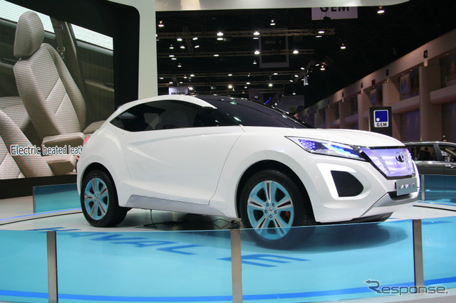 コンセプトカーの『HEVAL E』。まるでFR車のように、ロングノーズ&ショートデッキ