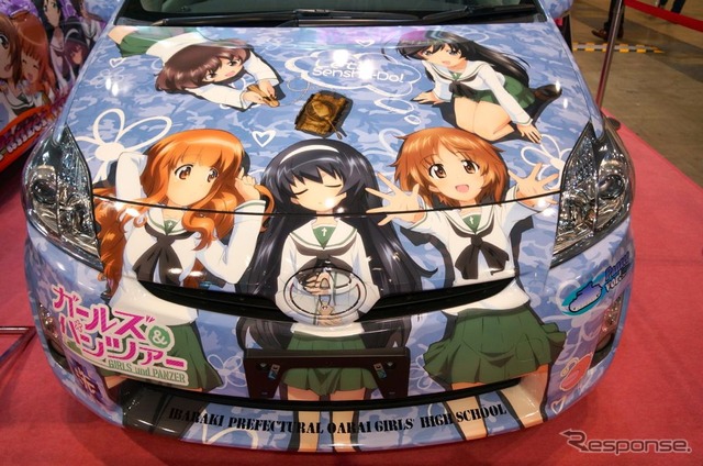 アニメコンテンツエキスポ2013に展示されたガールズ&パンツァーの公式痛車(C)GIRLS und PANZER Projekt