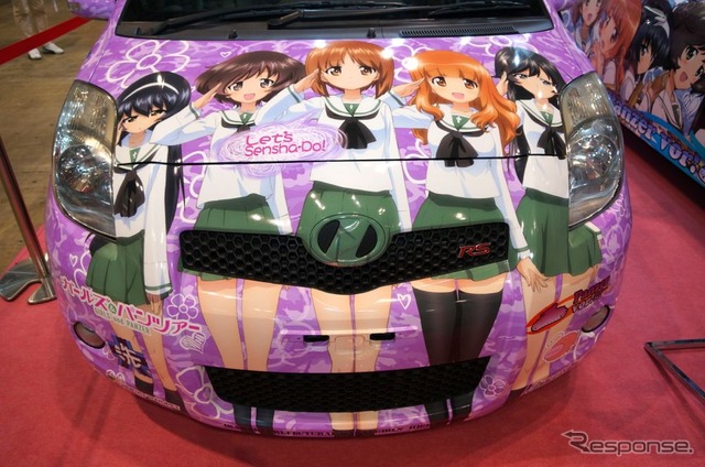 アニメコンテンツエキスポ2013に展示されたガールズ&パンツァーの公式痛車(C)GIRLS und PANZER Projekt