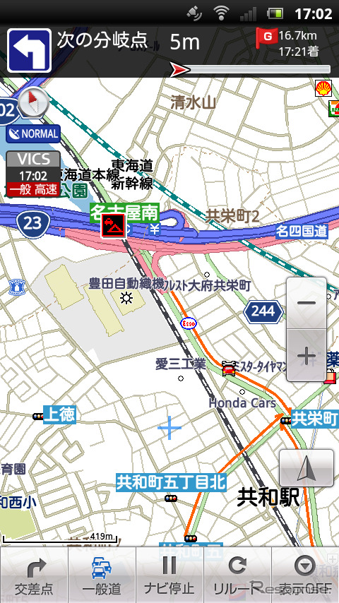 画面下のボタンでVICSを有効にすると左上にVICSのアイコンが表示され、渋滞している道路や事故情報などが表示される。