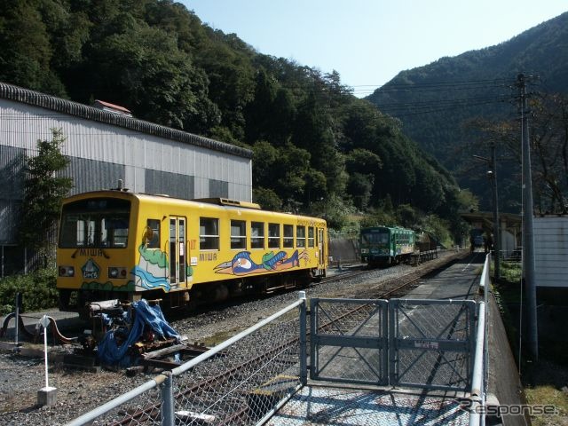車両基地は錦町駅に隣接して設けられている。