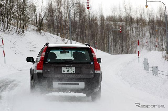 【ボルボXC70 ノルディックエディション詳報】雪道でも扱いやすいエンジン