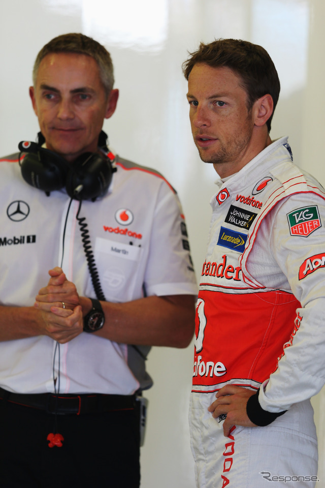 マクラーレンのマーティン・ウィットマーシュ代表（左）とジェンソン・バトン