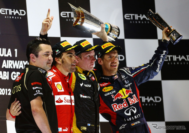 ロータスのエリック・ブリエ代表(左端)2012年アブダビGP