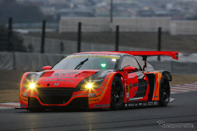 GT300を戦うARTA CR-Z(写真は3月の鈴鹿ファン感謝デー)。写真:MOBILITY LAND