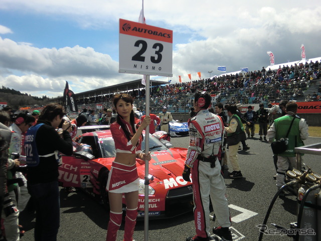 ポール発進のニスモGT-Rは決勝終盤に3位へと後退。