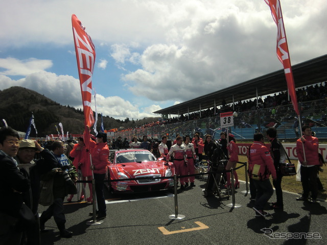レクサス勢最上位の4位となった、ZENT CERUMO SC430。