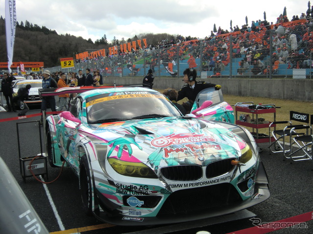 決勝2位の#4 GSR 初音ミク BMW（Z4）。