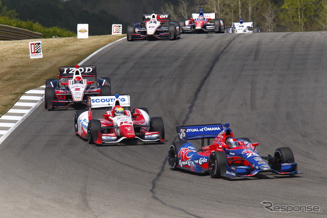 2013年インディカー・シリーズ第2戦アラバマの決勝レースシーン。写真:Indycar