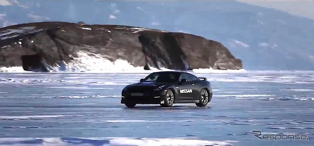 ロシアのバイカル湖で行われた日産 GT-R の氷上最高速チャレンジで294.8km/hを計測