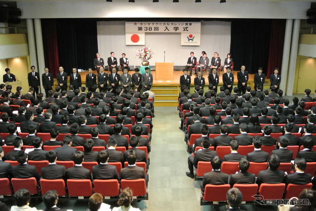 ホンダ学園関東校 船上入学式