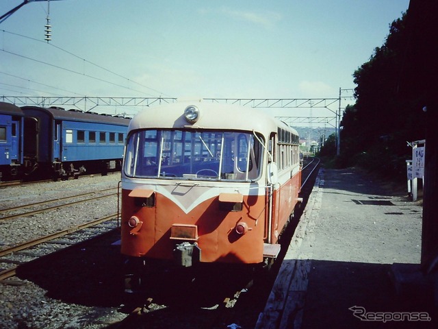 30年ほど前に現役で走っていた頃のレールバス（野辺地駅）