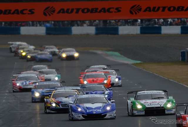 今季開幕戦岡山のGT500クラスのレースシーン。写真:GTA