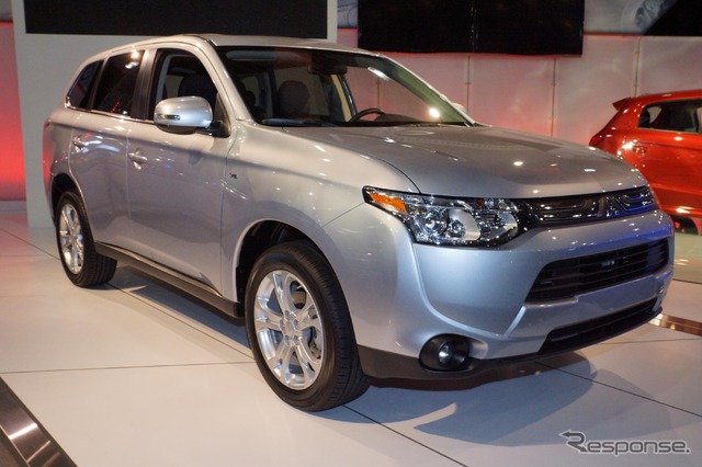 三菱 アウトランダー PHEV(ニューヨークモーターショー13)