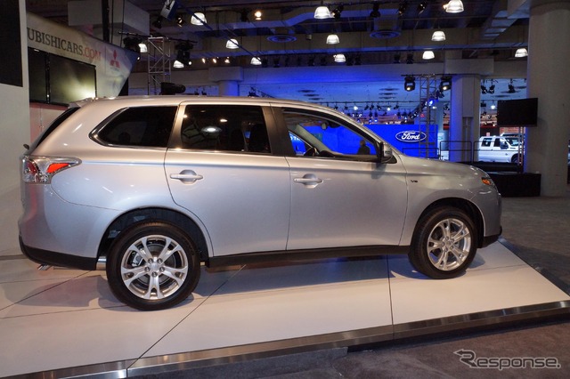 三菱 アウトランダー PHEV(ニューヨークモーターショー13)