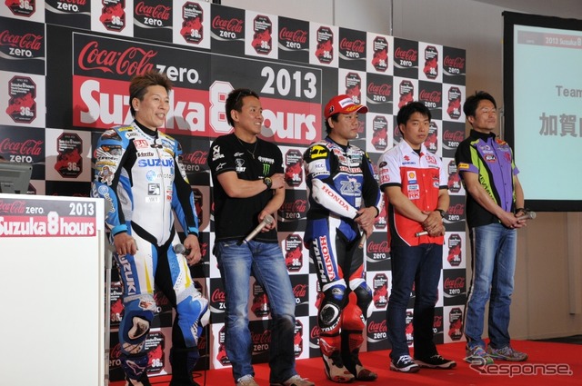 今年の8耐に参戦するライダー。左から加賀山就臣(スズキ)、中須賀克行(ヤマハ)、昨年優勝した秋吉耕佑(ホンダ)、津田拓也(ヨシムラスズキ)、出口修(カワサキ)