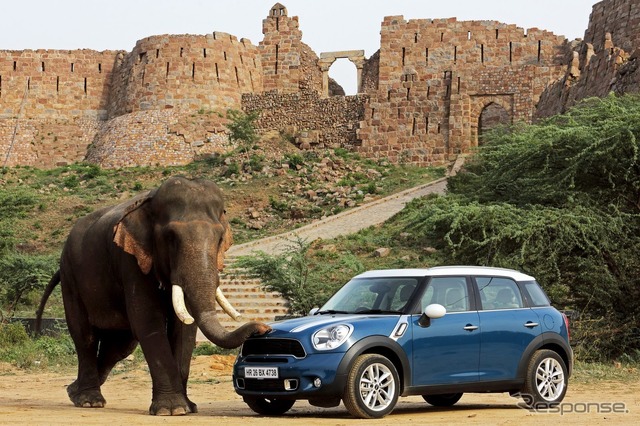 インドで現地生産されるMINIカントリーマン(日本名:MINIクロスオーバー)