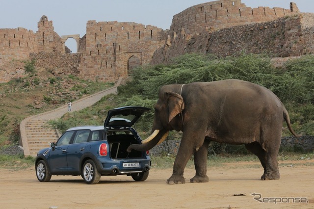 インドで現地生産されるMINIカントリーマン(日本名:MINIクロスオーバー)