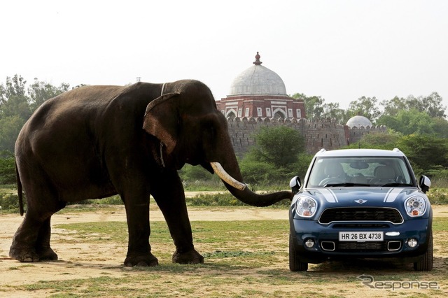 インドで現地生産されるMINIカントリーマン(日本名:MINIクロスオーバー)