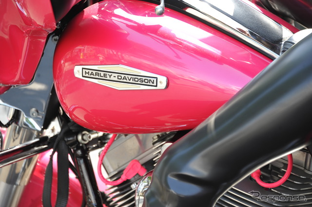 等身大「峰不二子」フィギュア、こだわりは胸元に…バイク王 6枚 等身大「峰不二子」フィギュア、こだわりは胸元に…バイク王 6枚