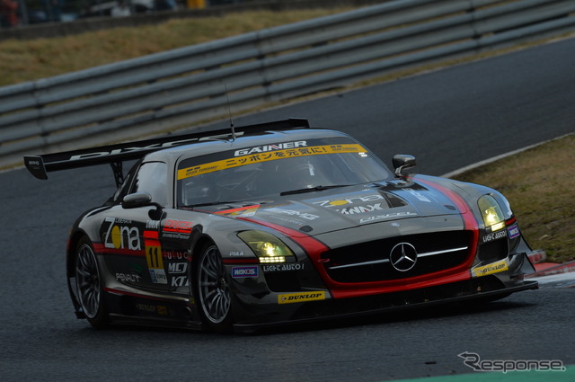 GT300の開幕戦は、メルセデスSLSが制した。写真:GTA