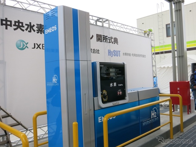 JX日鉱日石エネルギーが神奈川県海老名市にオープンした、ガソリンスタンド一体型の水素ステーション
