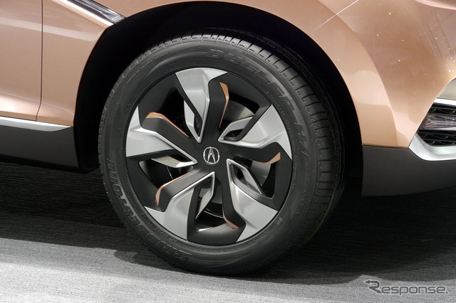 ホイールは１９インチを採用していた「Acura Concept_SUV-X]