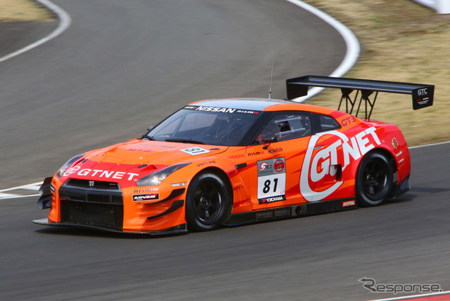 #81 GTNET ADVAN NISSAN GT-R