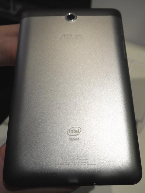 Fomepad背面にはintel insideの文字