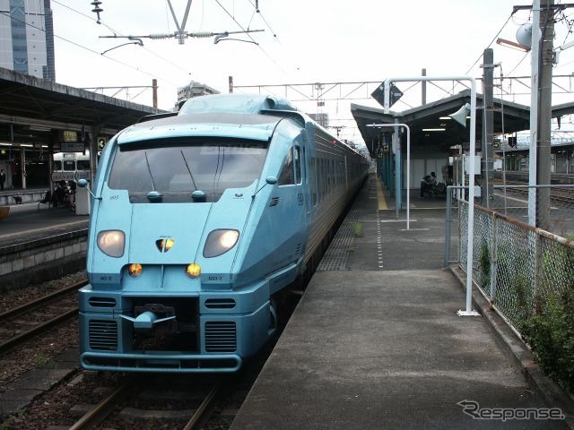 高架化される前（2005年）の大分駅。2012年3月17日までに全てのホームが高架化された。