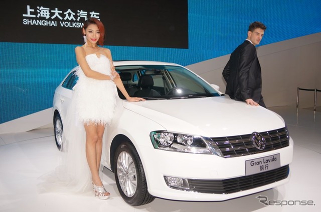 上海VWブース コンパニオン(上海モーターショー2013)