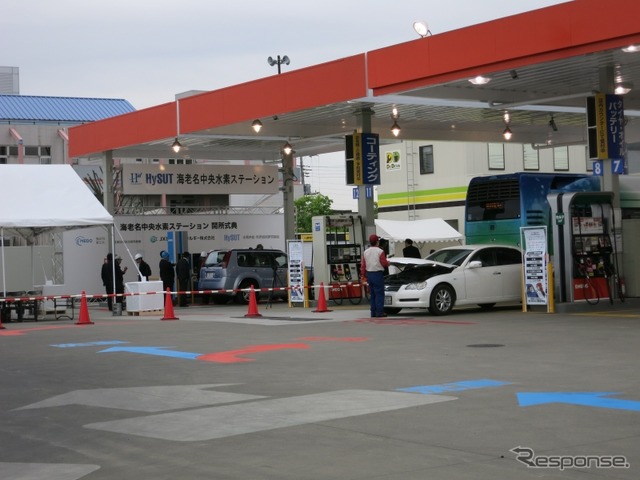 4月19日にオープンした、日本初のガソリンスタンド併設型水素ステーション