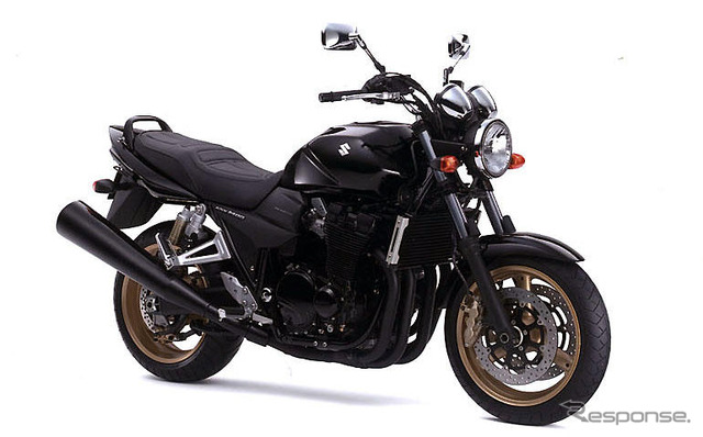 スズキのネイキッド GSX1400 に重厚な特別仕様