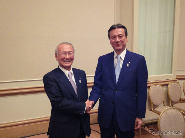 ダイハツ 三井副社長(右)と伊奈社長