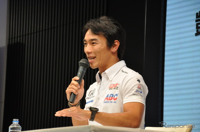 インディカー日本人初勝利の佐藤琢磨選手凱旋会見（ホンダ青山本社）