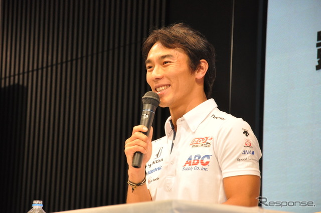 インディカー日本人初勝利の佐藤琢磨選手凱旋会見（ホンダ青山本社）