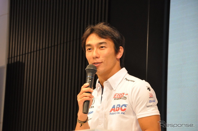 インディカー日本人初勝利の佐藤琢磨選手凱旋会見（ホンダ青山本社）